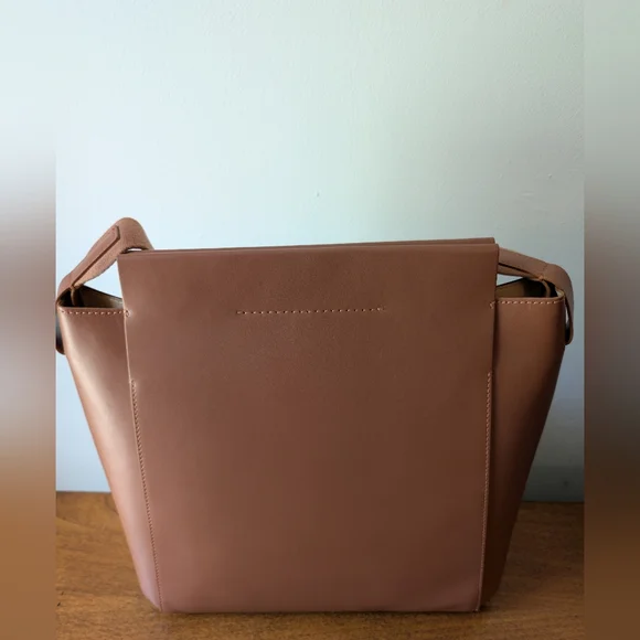 Everlane The Form Bag In Cognac - Picture 4 of 14